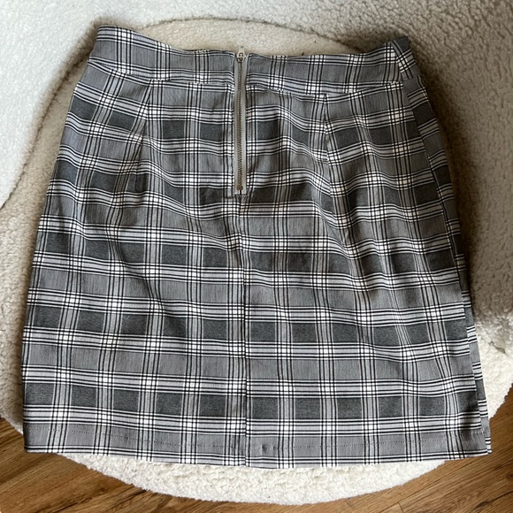 Garage Plaid Mini Skirt | PS - Picture 5 of 9